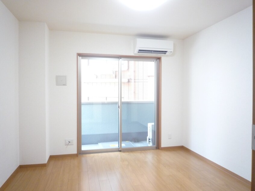 居室 ﾛｲﾔﾙｸｲｰﾝｽﾞﾊﾟｰｸ吹田片山町