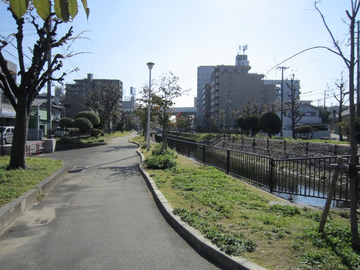 長瀬遊歩道公園(公園)まで130m 栗山マンション