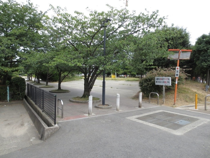 鴨公園(公園)まで400m ISE伊勢住宅　綾園7605