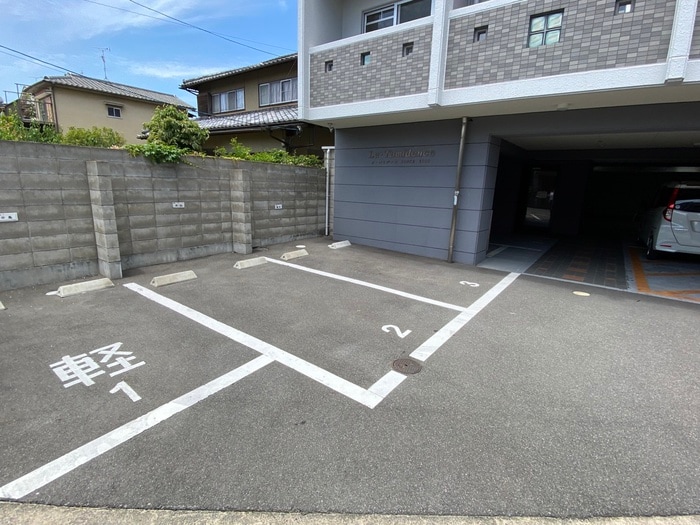 駐車場 ラ・タミデンス