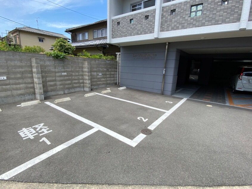 駐車場 ラ・タミデンス