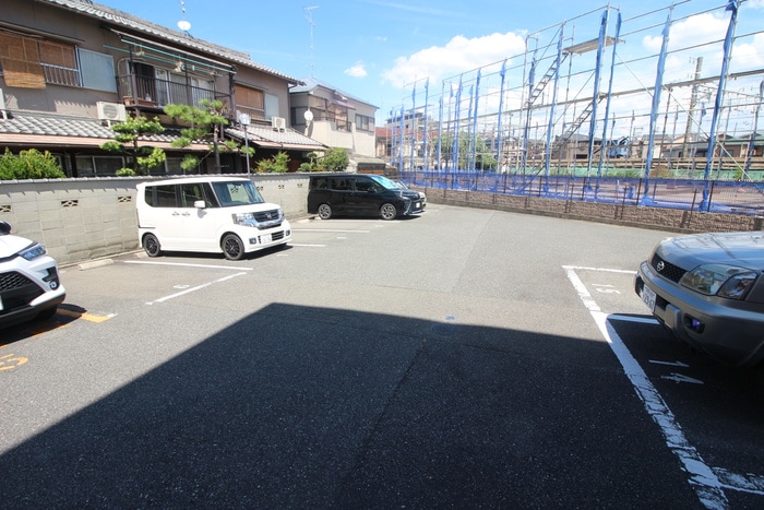 駐車場 モンタ－ニュ・園