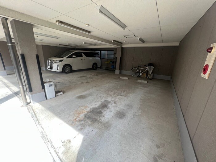 駐車場 シャルマンコ－ポサノ