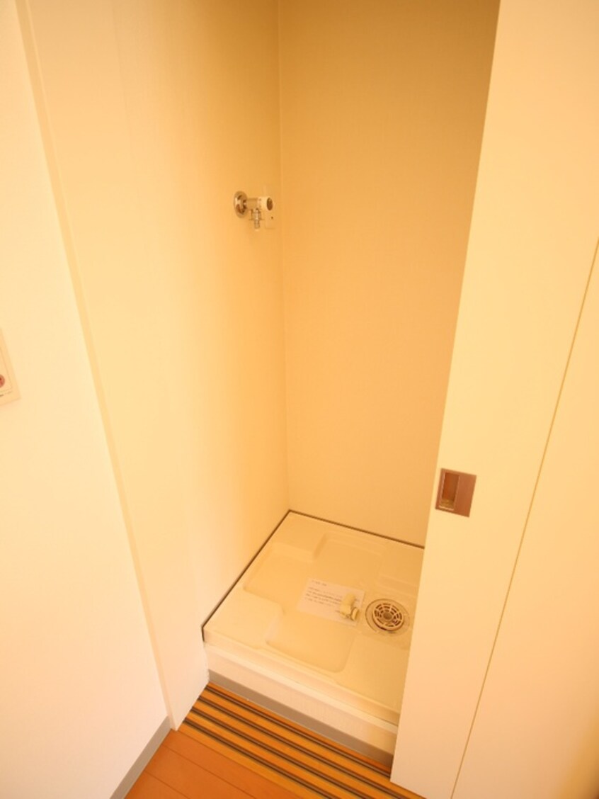 洗濯機置場 ドゥーエ江坂Ⅰ