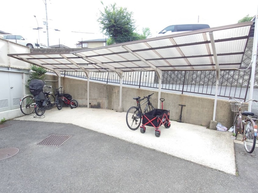 駐輪場 メゾン宇多野