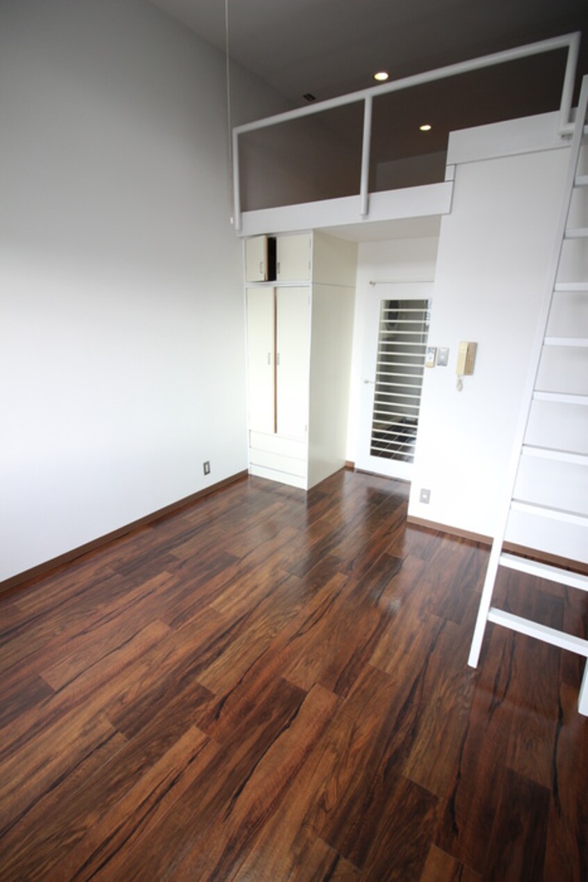 居室 ハイツ岡町北