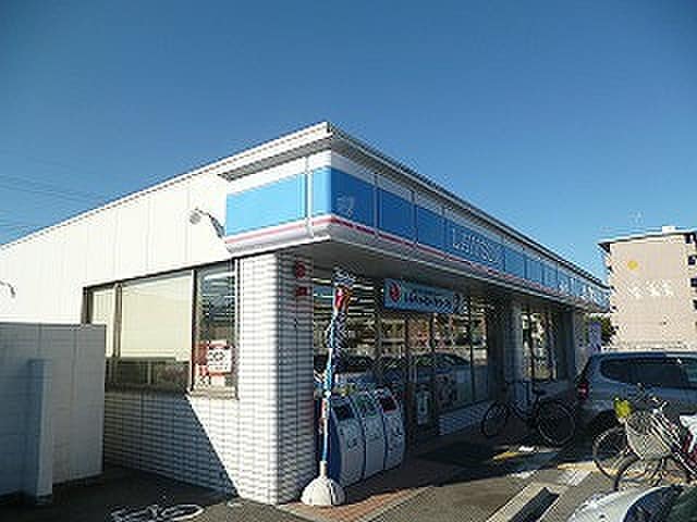 ローソン王塚台店(コンビニ)まで700m アルコバレーノⅦ　ノース