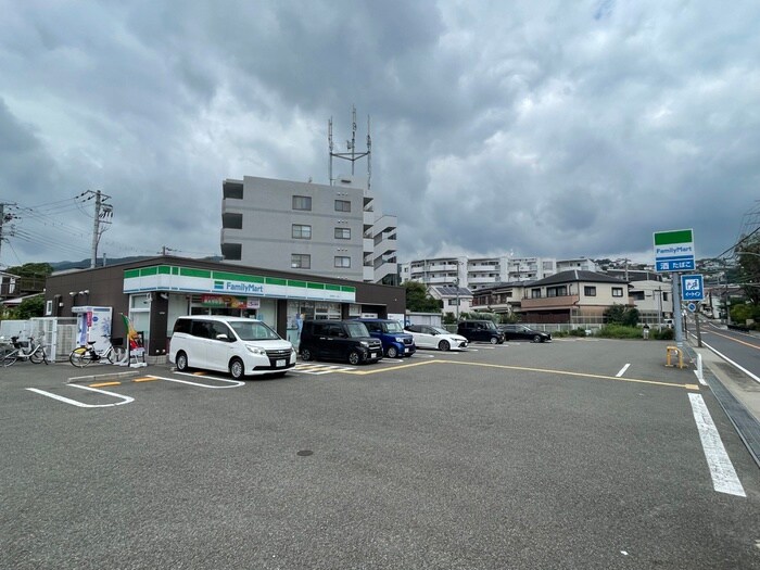 ファミリーマート(コンビニ)まで145m ハイツＫ