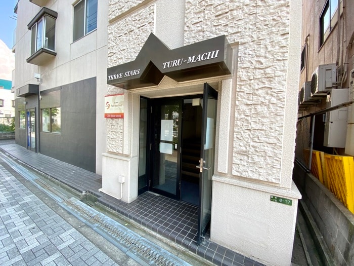 エントランス部分 スリースター鶴町