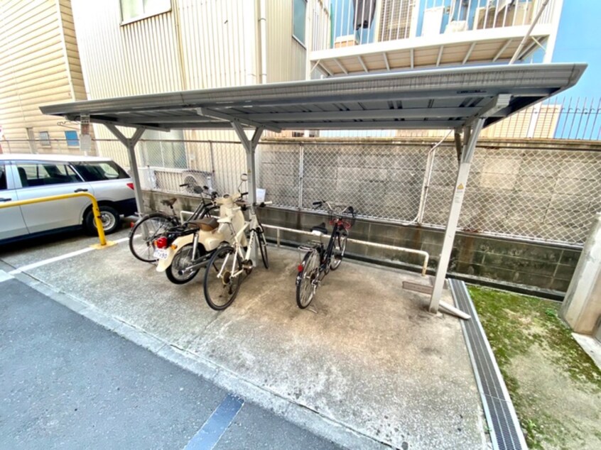 駐輪場 スリースター鶴町