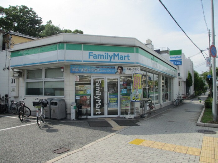 ファミリーマート(コンビニ)まで240m サンリバリティハイム