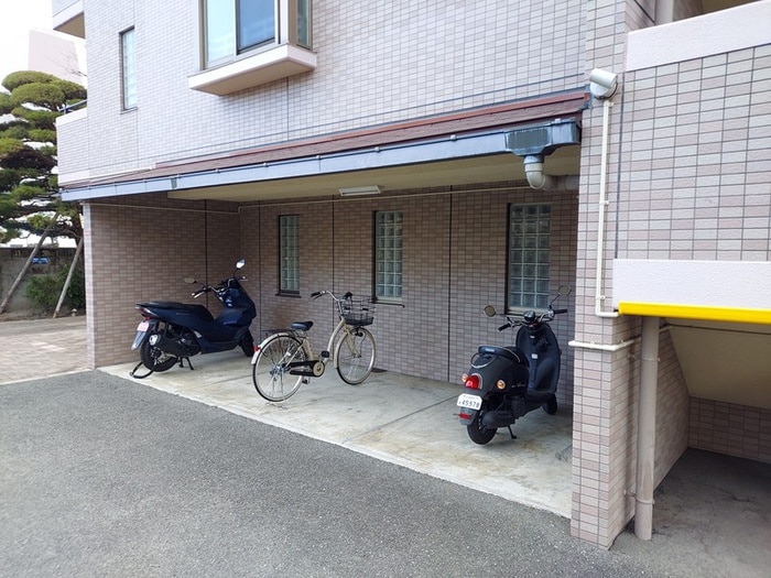 駐輪場 サンロイヤル　スミ