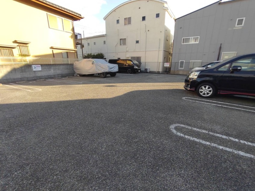 駐車場 アニメ－ト松下１号館