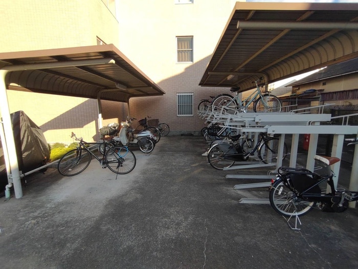 駐輪場 アニメ－ト松下１号館