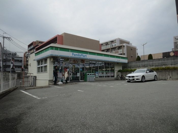 ファミリーマート(コンビニ)まで470m グリ－ンハイム上山手２