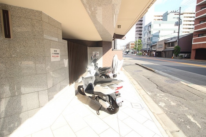 バイク置き場 べラジオ三条朱雀（603）