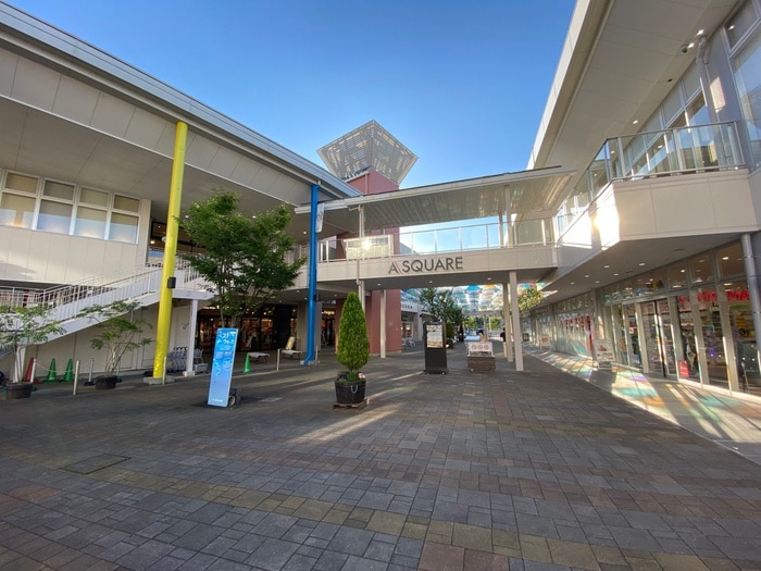 エイスクエア(ショッピングセンター/アウトレットモール)まで730m フレグランス西渋川