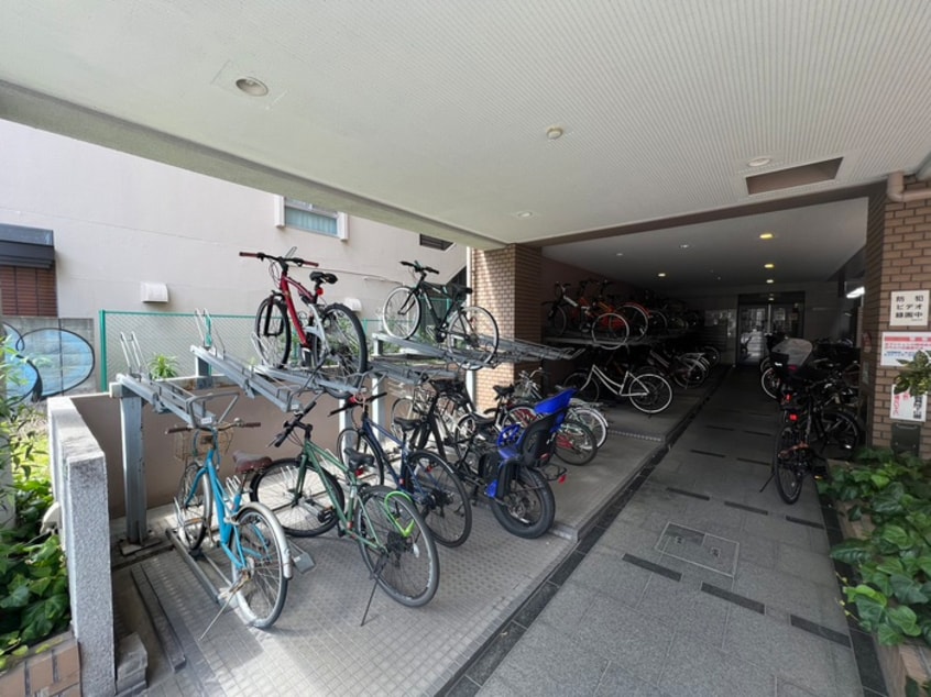 駐輪場 アビタシオンレオニス
