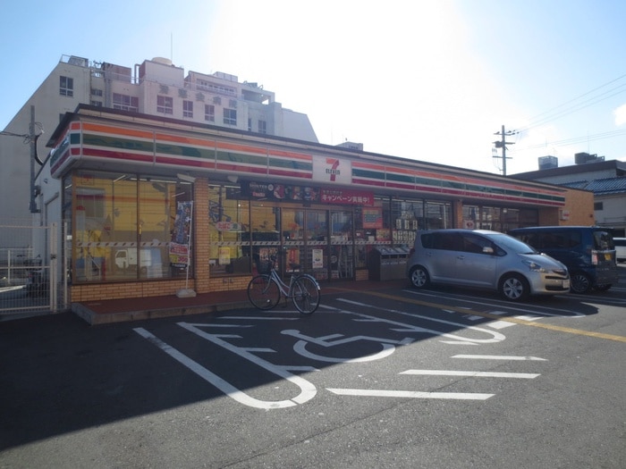 セブンイレブン(コンビニ)まで100m グランドゥ－ル三国ヶ丘