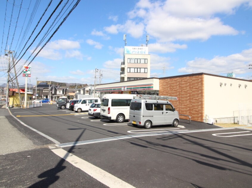 セブンイレブン(コンビニ)まで220m スコ－レ川西畦野駅前（３０３）