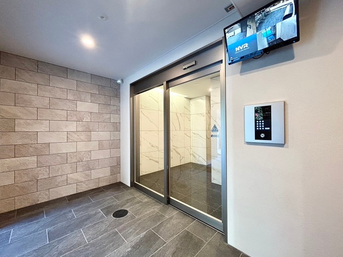 エントランス部分 THEGARNETSUITERESIDENCE御所西