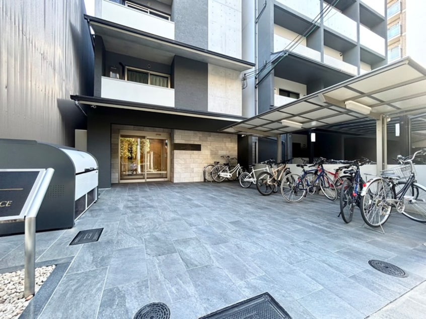 駐輪場 THEGARNETSUITERESIDENCE御所西