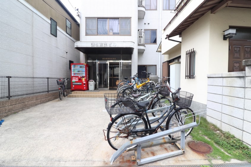 駐輪場 誠也産業ビル