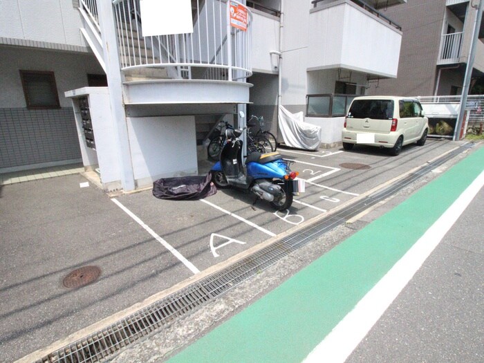 バイク置き場 リバ－サイド石橋