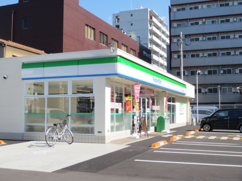 物件(コンビニ)まで244m グランカーサ高井田