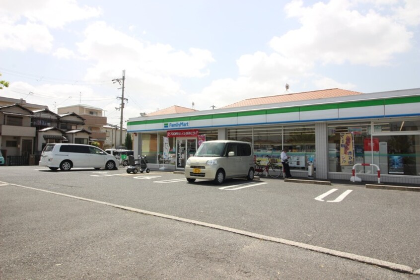 ファミリーマート堺鳳西町二丁店(コンビニ)まで800m グレイス加茂Ｂ棟