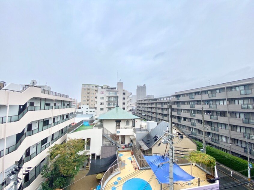 室内からの展望 ｺﾝﾌﾞﾘｵｱﾀﾞﾁ