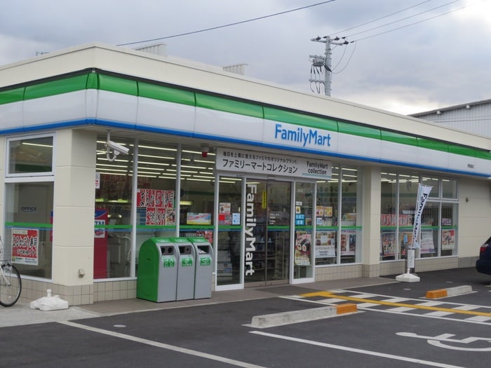 ファミリーマート(コンビニ)まで290m ノア・パークくさべ　B棟
