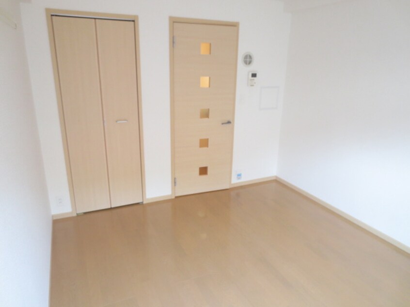 居室 ラッフィナ－ト　フィオ－レ