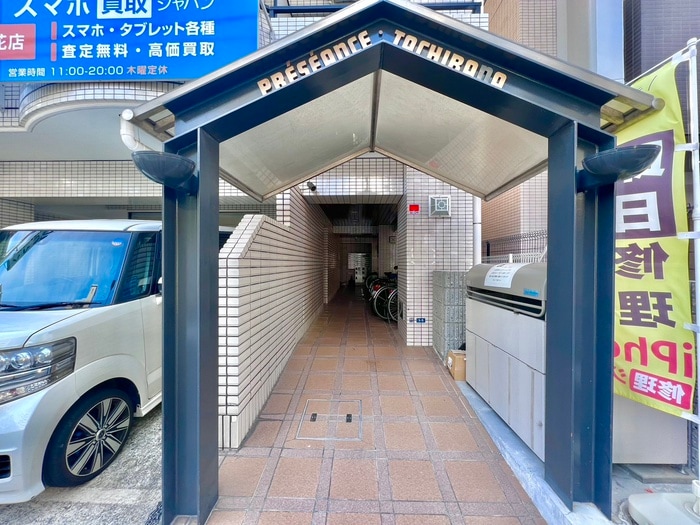 エントランス部分 プレセアンス立花