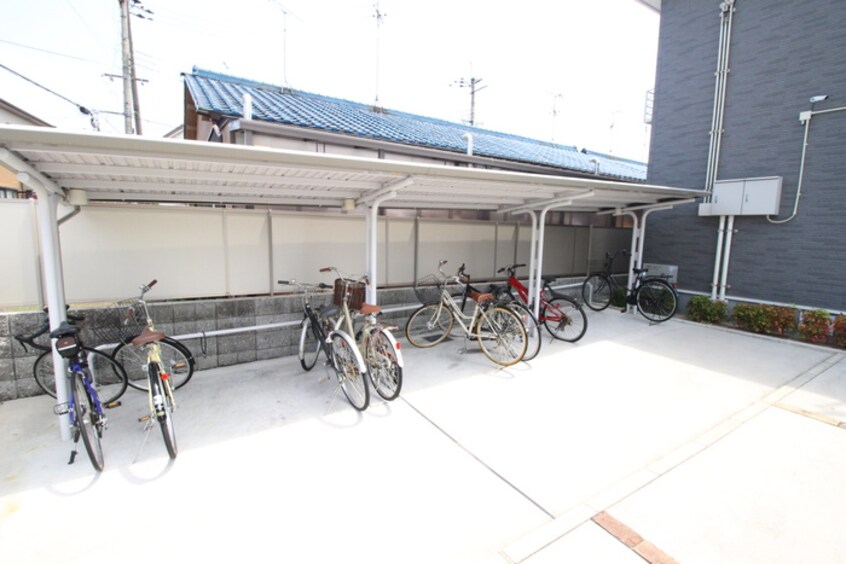 駐輪場 クリスタルガ－デン　リリ－