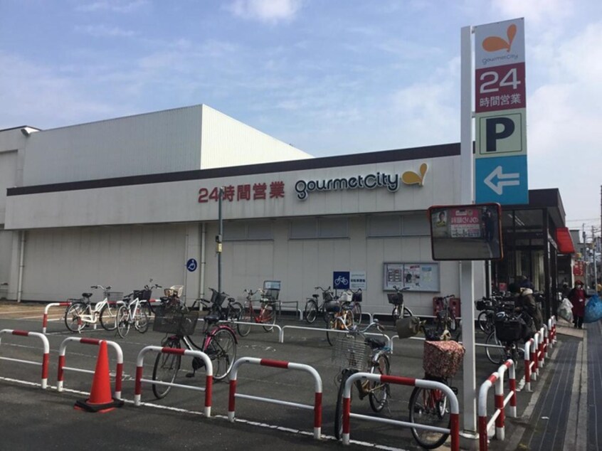 グルメシティ長瀬店(スーパー)まで429m AMITY CASUAL