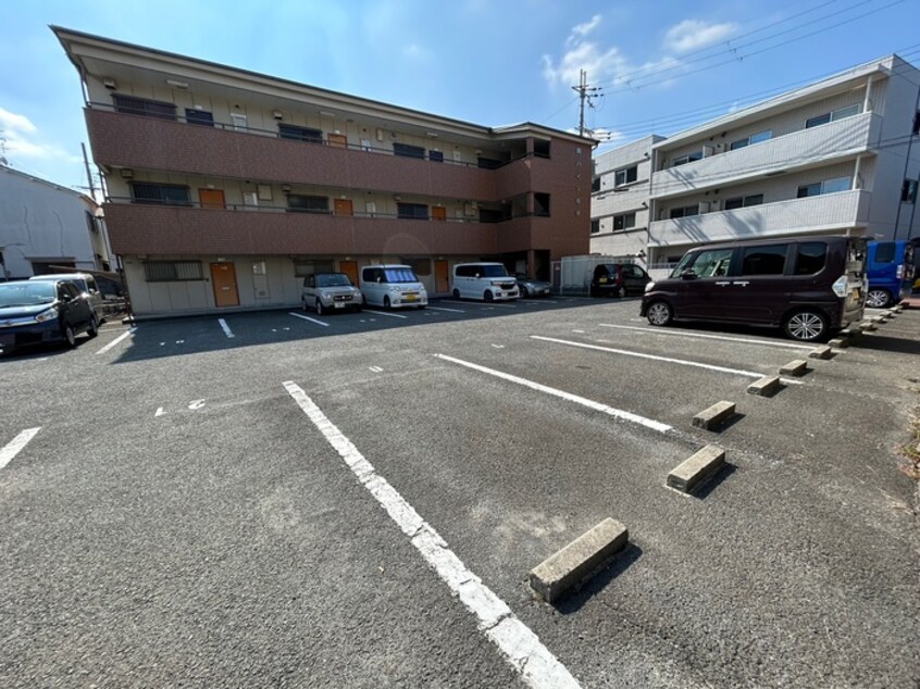 駐車場 岡ハイツ北棟