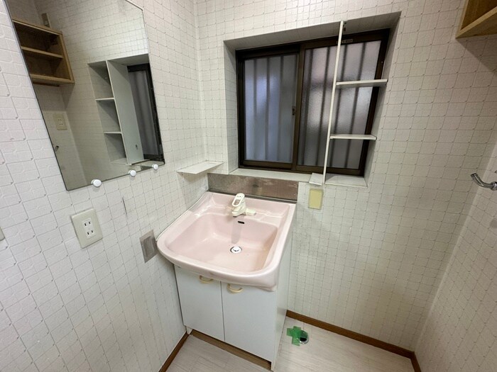 洗面 総持寺駅前貸家