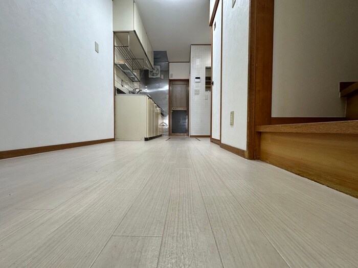 廊下 総持寺駅前貸家