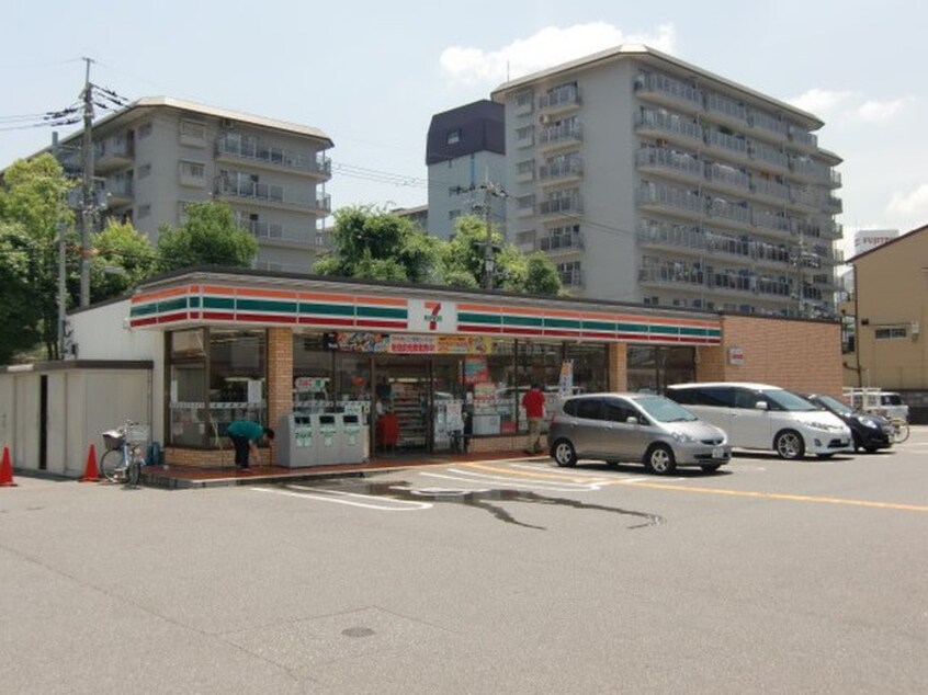 セブンイレブン(コンビニ)まで770m 総持寺駅前貸家