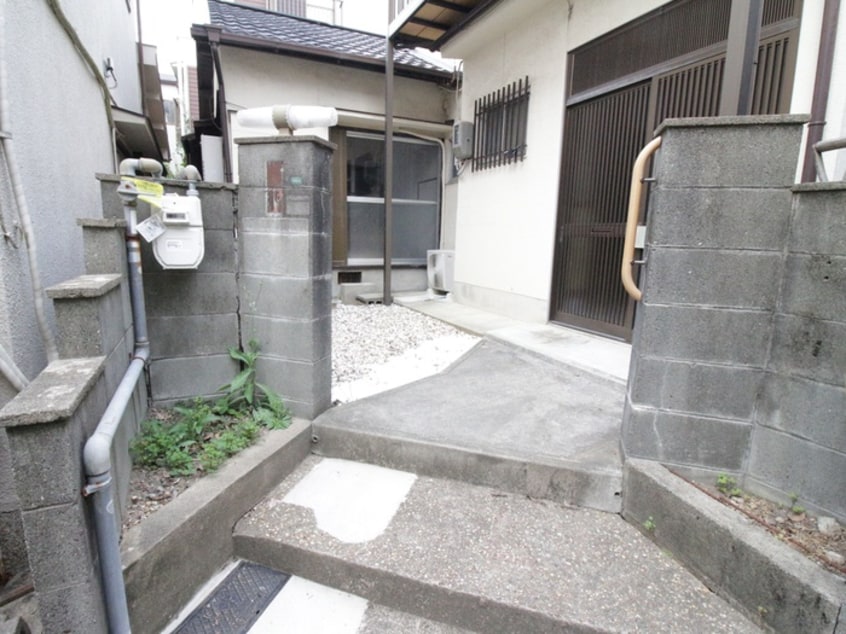 エントランス部分 霞ケ丘貸家