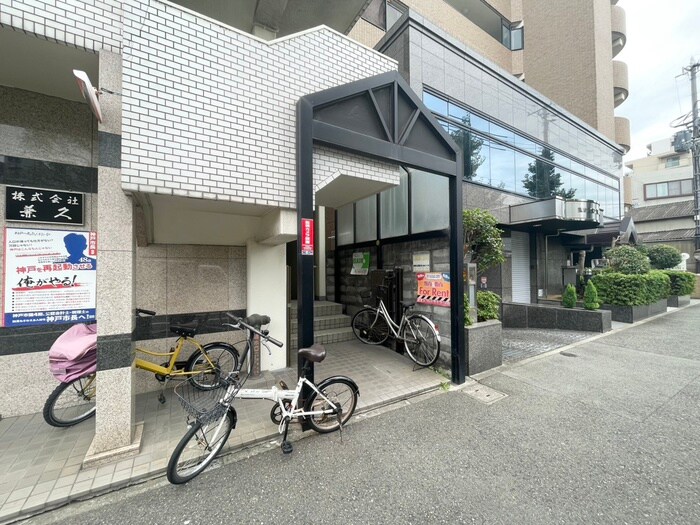 エントランス部分 兼久マンション