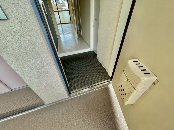 玄関 ﾄｰｶﾝｷｬｽﾃｰﾙ六甲道（501）