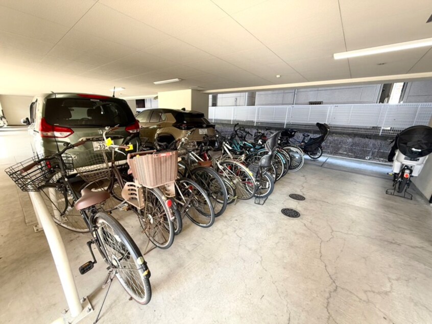 駐輪場 ラフィーネフォレスタ