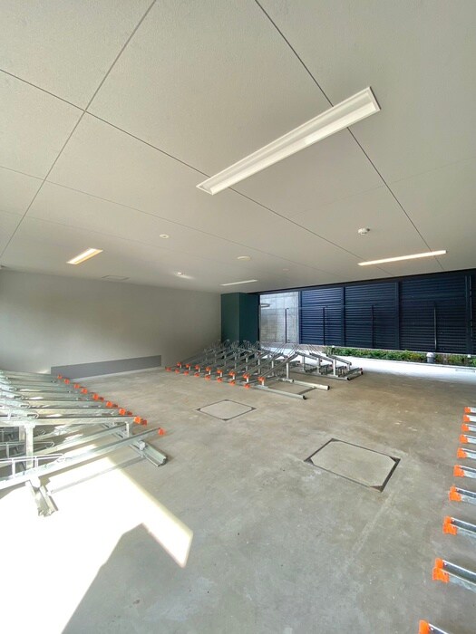 駐輪場 ﾌﾟﾚｻﾝｽ大国町ﾗｳﾞｪﾆｰﾙ（1004）