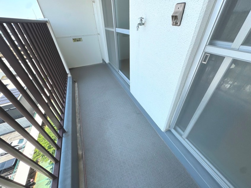 洗濯機置場 ﾆﾁﾓｸﾞﾘ-ﾝﾀｳﾝ10番館(815)