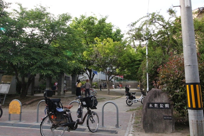本能公園(公園)まで94m プラネシア星の子三条油小路