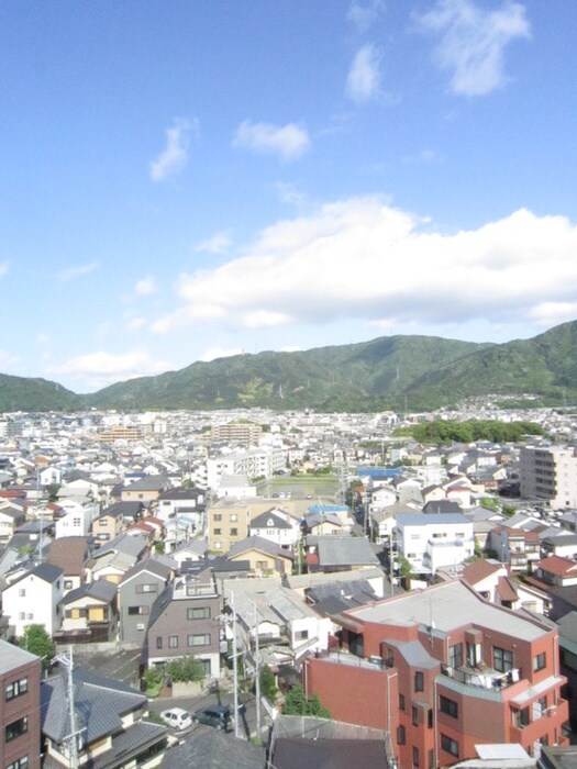 室内からの展望 プラネシア星の子山科三条