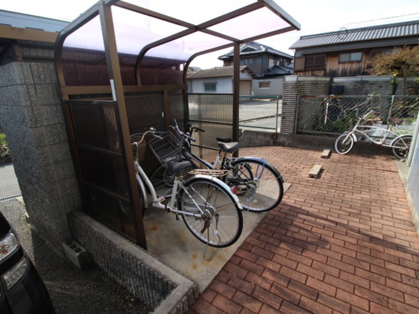 駐輪場 東ハイツ宝塚