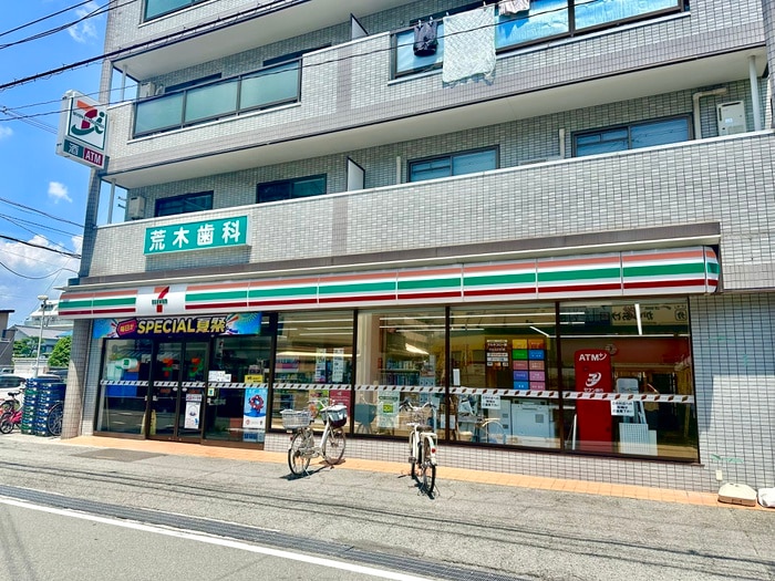 セブンイレブン(コンビニ)まで26m GLUCK MAISON F-TOYONAKA XV